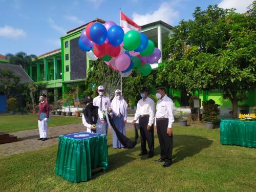 Pelepasan balon berhadiah