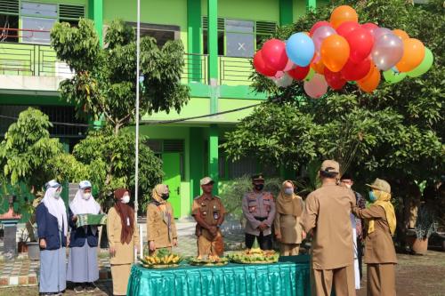 Upacara HUT SMAN 1 Sanden